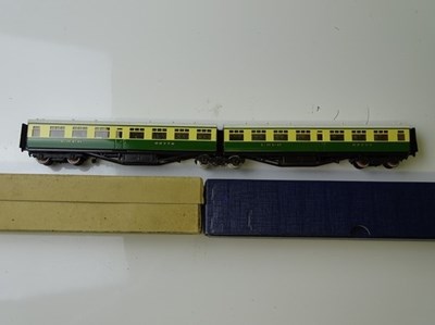 Lot 465 - OO GAUGE MODEL RAILWAYS: A LAWRENCE Scale...