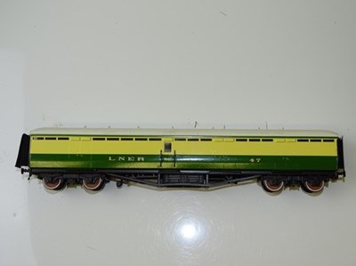 Lot 467 - OO GAUGE MODEL RAILWAYS: A LAWRENCE Scale...