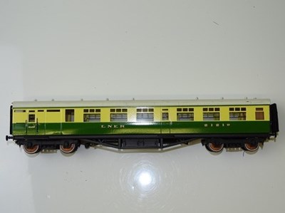 Lot 468 - OO GAUGE MODEL RAILWAYS: A LAWRENCE Scale...