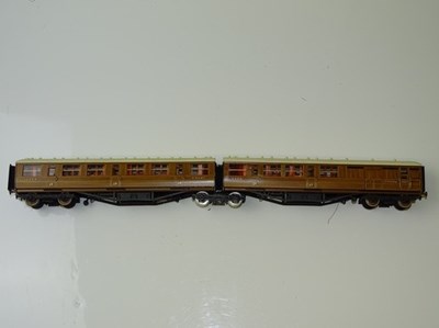 Lot 469 - OO GAUGE MODEL RAILWAYS: A LAWRENCE Scale...