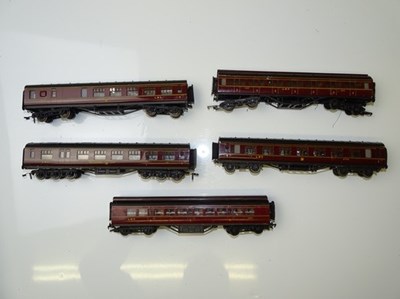 Lot 476 - OO GAUGE MODEL RAILWAYS: A group of EXLEY...