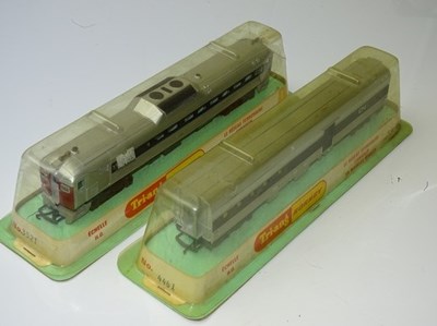 Lot 477 - OO GAUGE MODEL RAILWAYS: A TRI-ANG HORNBY 3521...