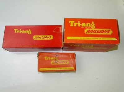 Lot 492 - OO GAUGE MODEL RAILWAYS: A group of TRI-ANG...