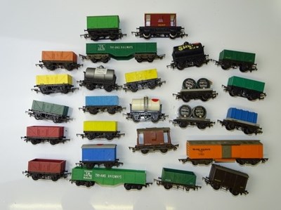 Lot 494 - OO GAUGE MODEL RAILWAYS: A large group of...