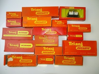 Lot 497 - OO GAUGE MODEL RAILWAYS: A group of TRI-ANG...