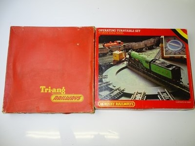 Lot 500 - OO GAUGE MODEL RAILWAYS: A pair of operating...