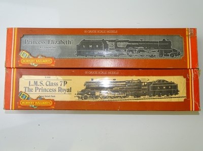 Lot 507 - OO GAUGE MODEL RAILWAYS: A pair of HORNBY...