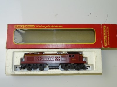 Lot 514 - OO GAUGE MODEL RAILWAYS: A HORNBY R308 RS2...