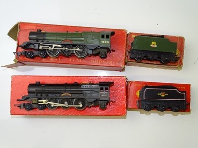 Lot 519 - OO GAUGE MODEL RAILWAYS: A pair of TRI-ANG...