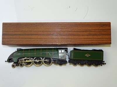 Lot 520 - OO GAUGE MODEL RAILWAYS: A LILIPUT (TRIX) 1050...