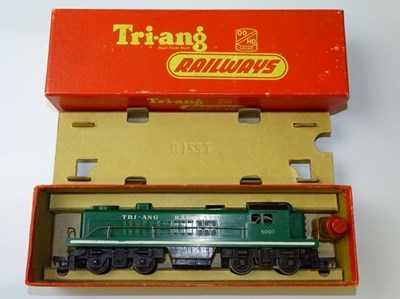 Lot 521 - OO GAUGE MODEL RAILWAYS: A TRI-ANG R155 RS2...