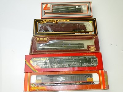 Lot 526 - OO GAUGE MODEL RAILWAYS: A group of diesel...