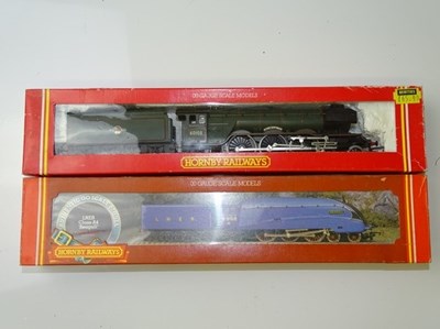 Lot 527 - OO GAUGE MODEL RAILWAYS: A pair of HORNBY...