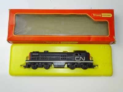 Lot 532 - OO GAUGE MODEL RAILWAYS: A TRI-ANG HORNBY...