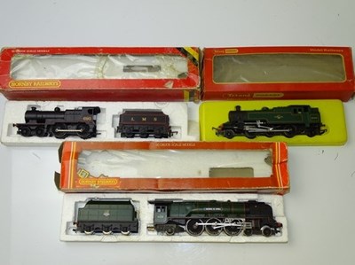 Lot 537 - OO GAUGE MODEL RAILWAYS: A group of HORNBY...