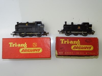 Lot 542 - OO GAUGE MODEL RAILWAYS: A pair of TRI-ANG...