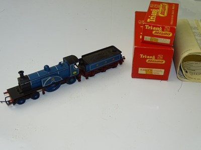 Lot 543 - OO GAUGE MODEL RAILWAYS: A TRI-ANG R553/R554...