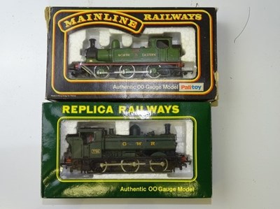 Lot 545 - OO GAUGE MODEL RAILWAYS: A pair of steam tank...