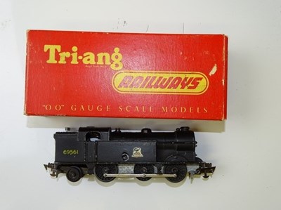 Lot 552 - OO GAUGE MODEL RAILWAYS: An early TRI-ANG (ex...