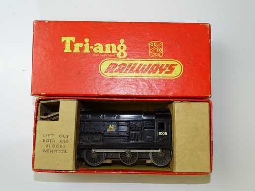 Lot 554 - OO GAUGE MODEL RAILWAYS: A TRI-ANG R152
