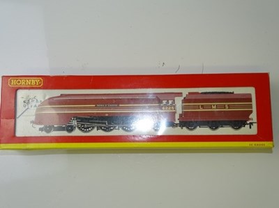 Lot 558 - OO GAUGE MODEL RAILWAYS: A HORNBY R2179...