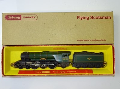 Lot 560 - OO GAUGE MODEL RAILWAYS: A TRI-ANG HORNBY R850...