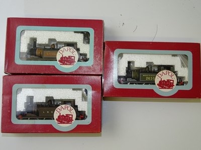 Lot 569 - OO GAUGE MODEL RAILWAYS: A group of DAPOL...