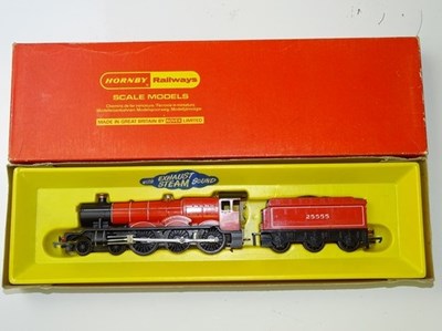 Lot 571 - OO GAUGE MODEL RAILWAYS: A HORNBY R765 steam...