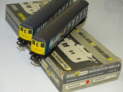 Lot 573 - OO GAUGE MODEL RAILWAYS: A WRENN W3004/5...