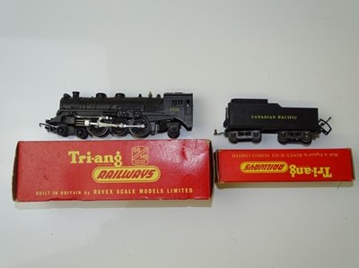 Lot 574 - OO GAUGE MODEL RAILWAYS: A TRI-ANG R54/R32...