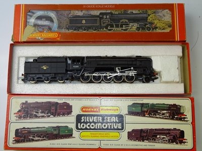 Lot 580 - OO GAUGE MODEL RAILWAYS: A pair of HORNBY...