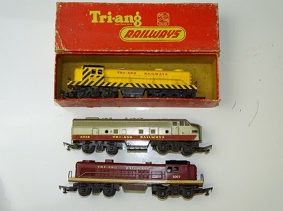 Lot 581 - OO GAUGE MODEL RAILWAYS: A group of TRI-ANG...