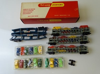 Lot 58 - OO GAUGE MODEL RAILWAYS: A TRI-ANG HORNBY R666...