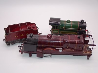 Lot 593 - O GAUGE MODEL RAILWAYS: A mixed group of...