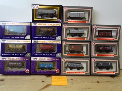 Lot 5 - OO GAUGE MODEL RAILWAYS: A group of boxed...