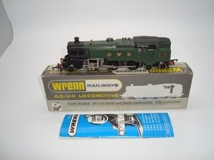 Lot 64 - OO GAUGE MODEL RAILWAYS: A WRENN W2220 Class...