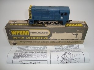 Lot 66 - OO GAUGE MODEL RAILWAYS: A WRENN W2232 Class...