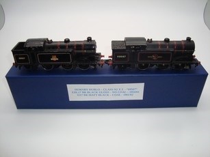 Lot 67 - OO GAUGE MODEL RAILWAYS: A pair of HORNBY...