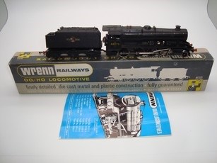 Lot 68 - OO GAUGE MODEL RAILWAYS: A WRENN W2224 Class...