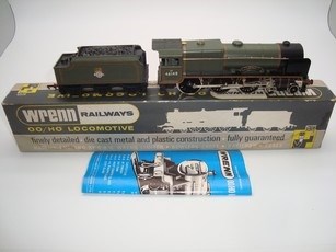 Lot 69 - OO GAUGE MODEL RAILWAYS: A WRENN W2262A Royal...