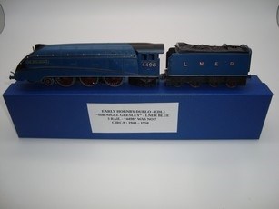 Lot 71 - OO GAUGE MODEL RAILWAYS: A HORNBY DUBLO EDL1 3-...