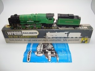 Lot 74 - OO GAUGE MODEL RAILWAYS: A WRENN W2237...