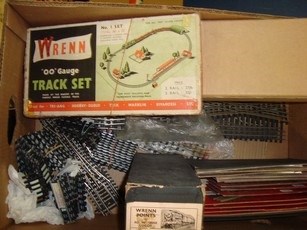 Lot 75 - OO GAUGE MODEL RAILWAYS: A large quantity of...