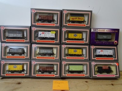 Lot 7 - OO GAUGE MODEL RAILWAYS: A group of boxed...