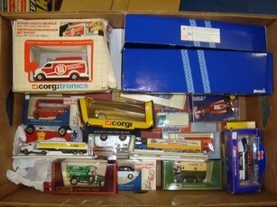 Lot 82 - GENERAL DIECAST: A large crate of mixed modern...