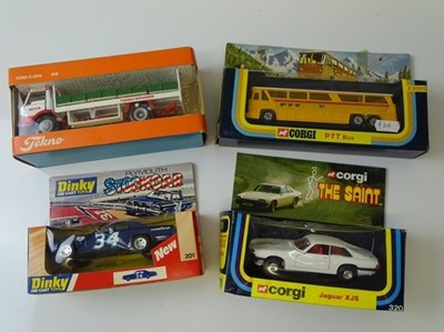 Lot 84 - MIXED DIECAST: A group of diecast vehicles by...