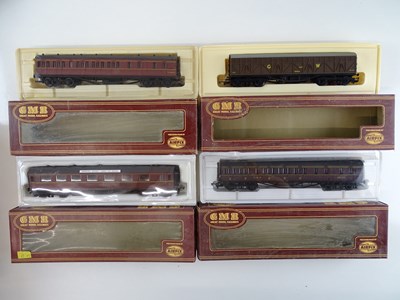 Lot 383 - A group of mixed passenger coaches by AIRFIX...