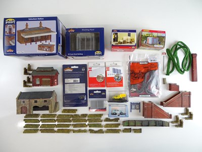 Lot 422 - A quantity of resin buildings and accessories...