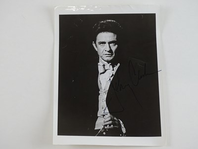 Lot 149 - An early signed black/white 10x8 photograph of...