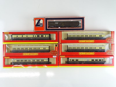 Lot 437 - A group of GWR passenger coaches by HORNBY and...